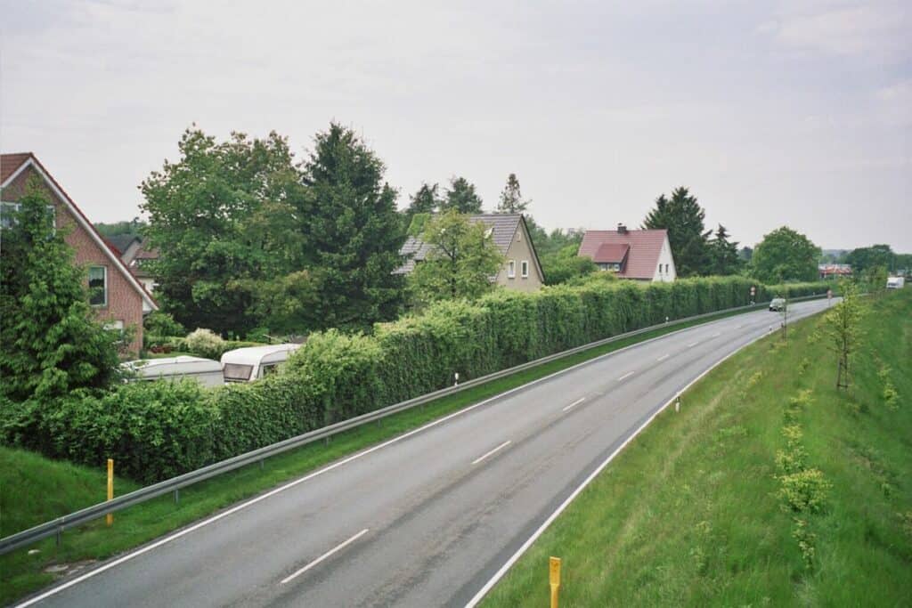 Laermschutz-im-Wohngebiet-mit-Rau-1024x683-1